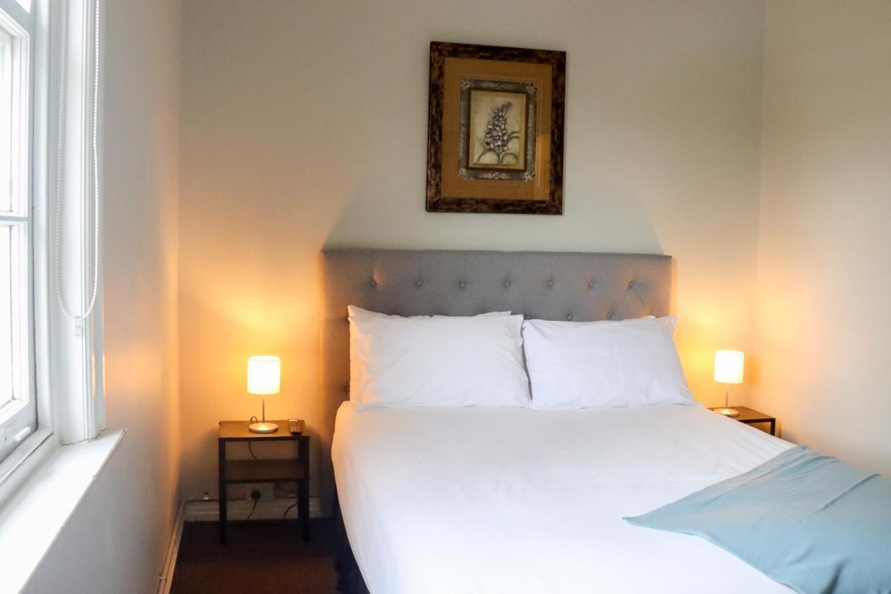 Hotel Tates *