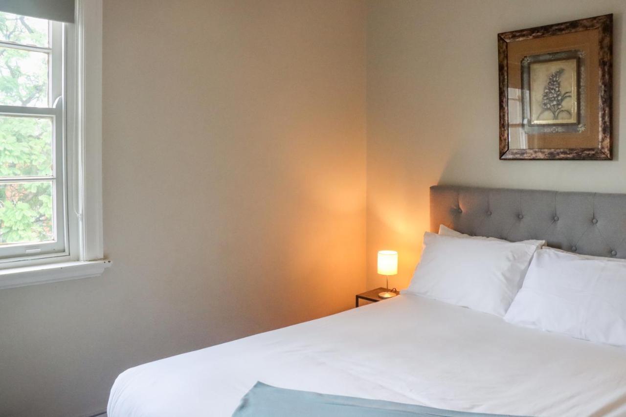 Tates Hotel